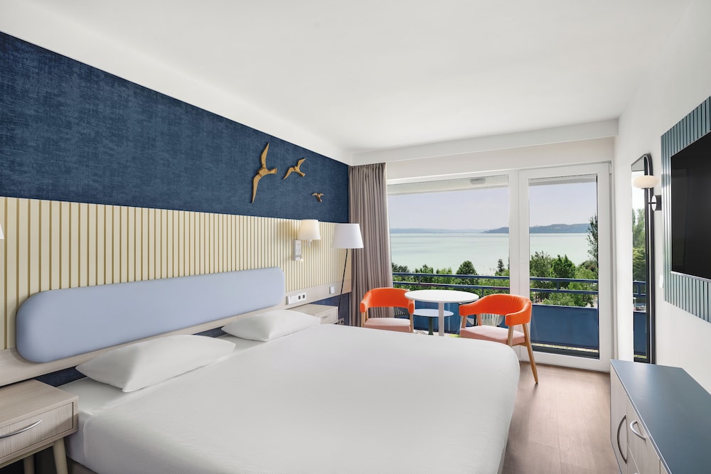 Premium Double or Twin Room, Lake View - Photo 5