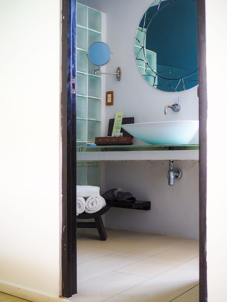 Deluxe Double Room, 1 King Bed, Pool View - Photo 16