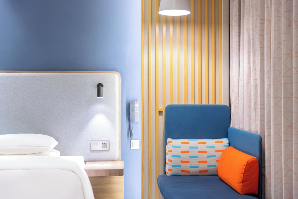 Room (Specialty) - Photo 2
