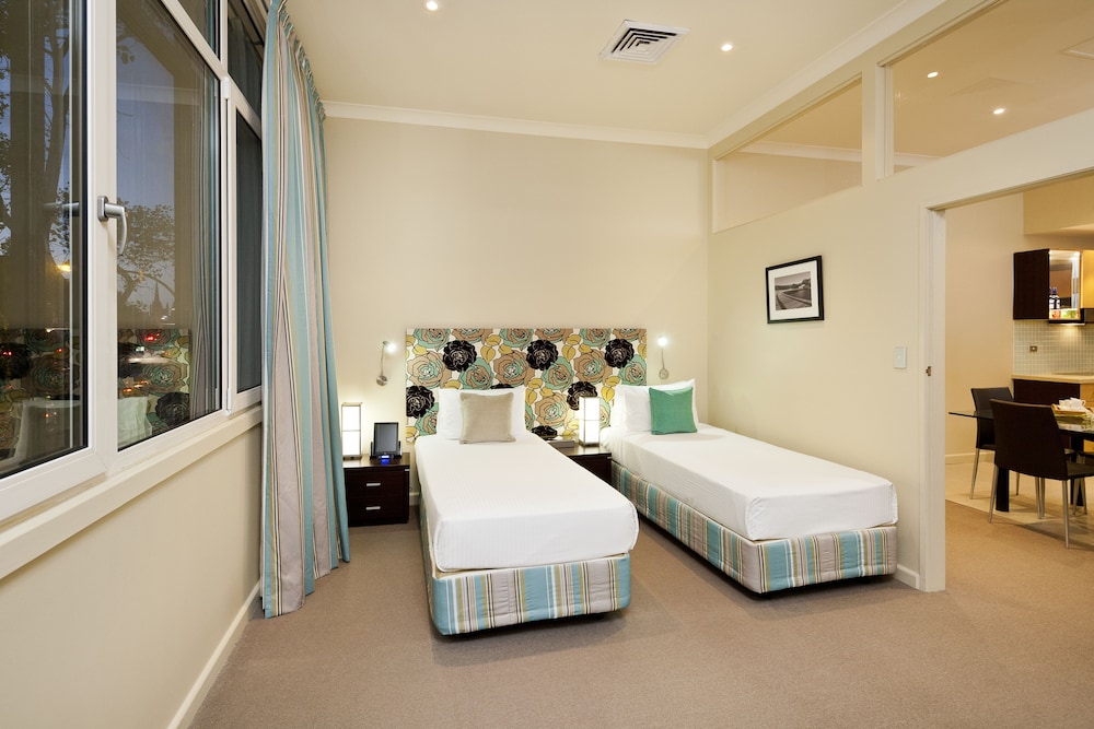 Standard Apartment, Multiple Beds, Non Smoking, Kitchen (3 King Beds and 1 Single Bed) thumbnail 5