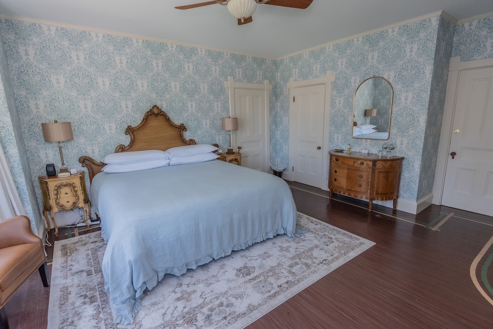 Luxury Room, 1 King Bed photo 1