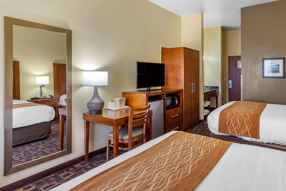 Standard Room, 2 Queen Beds, Non Smoking - Photo 5