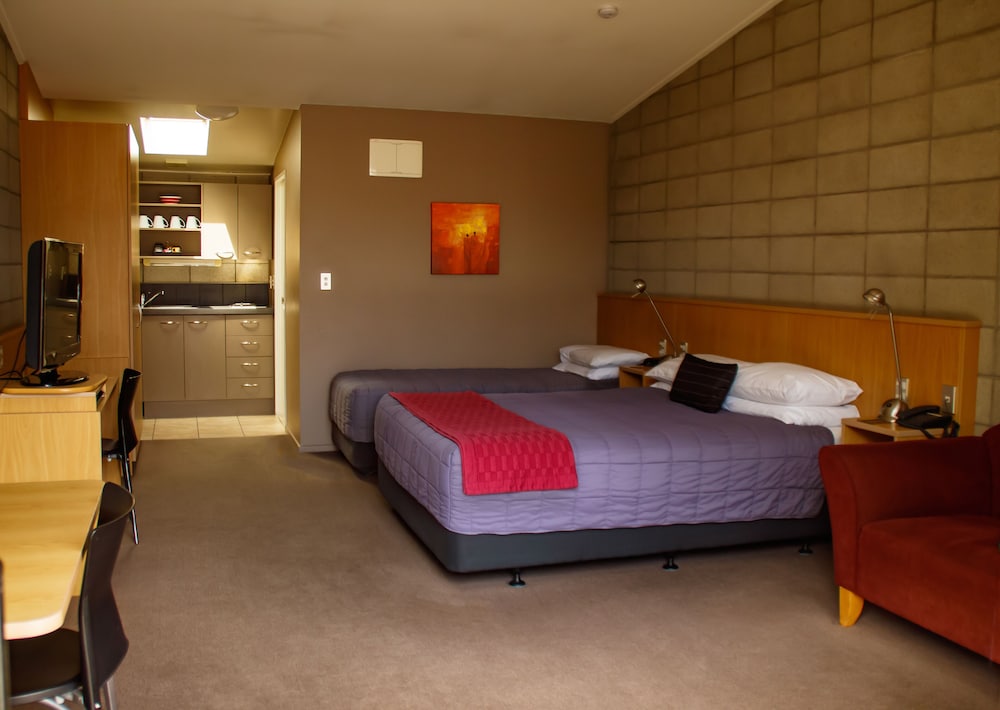 Deluxe Studio, Multiple Beds