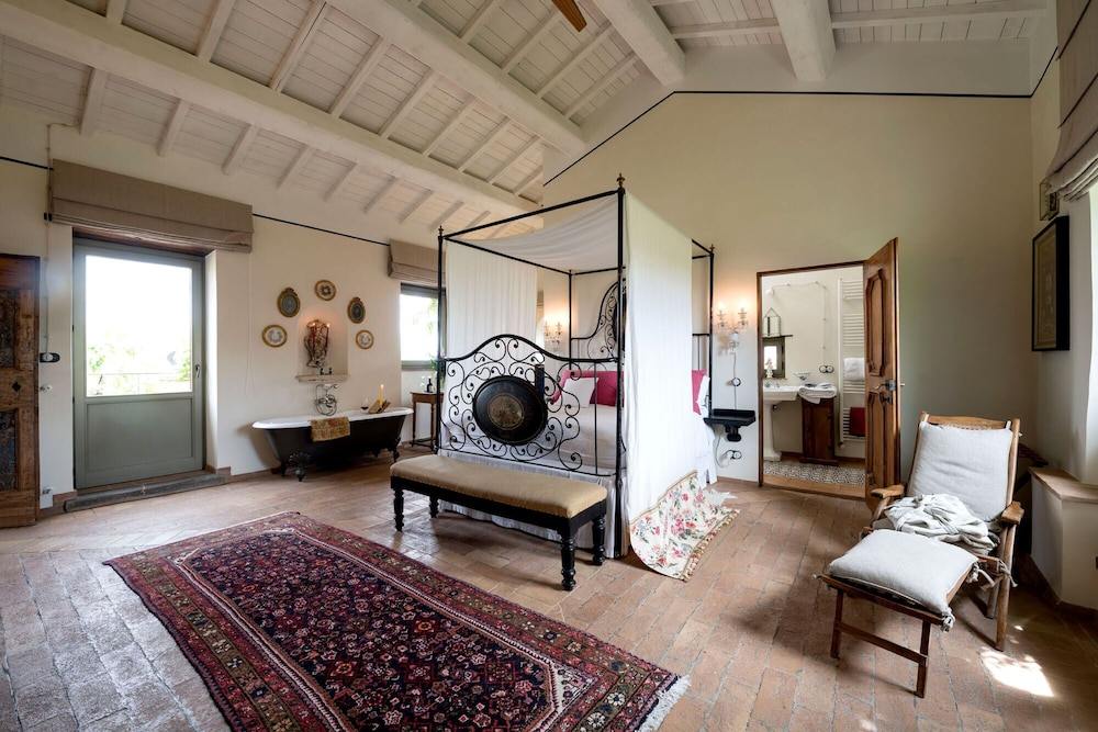 Luxury House photo 1