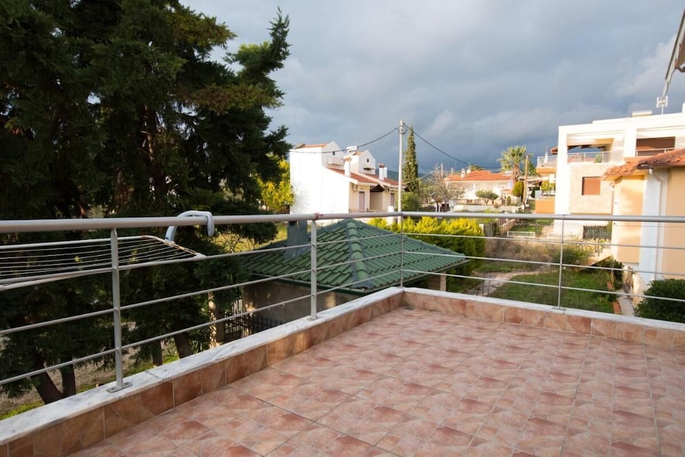 House, 4 Bedrooms, Balcony photo 2
