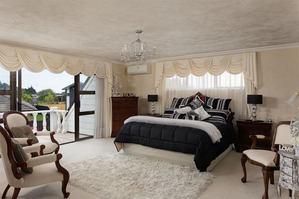 Regal Suite, Garden View photo 1