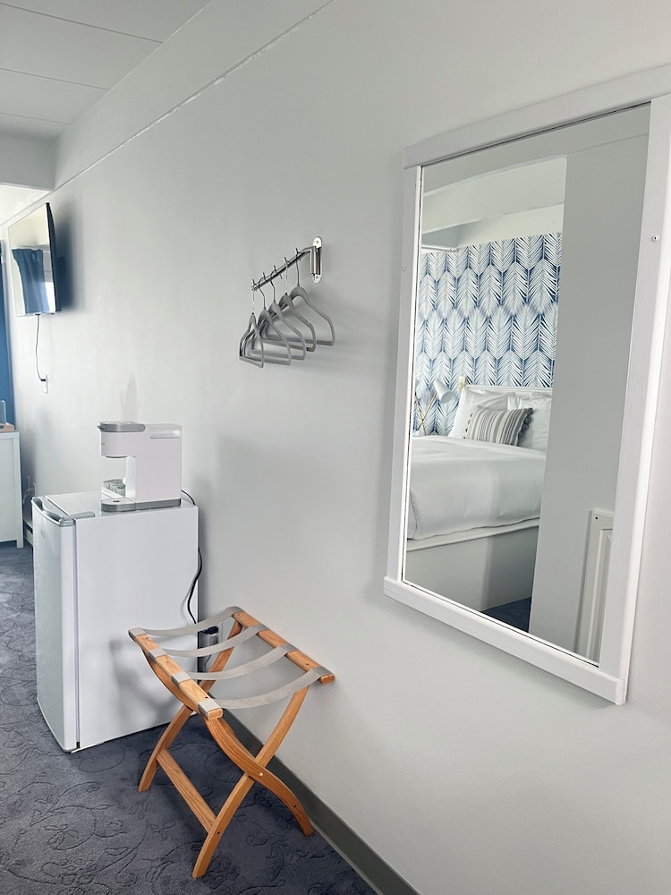 Deluxe Room, 2 Queen Beds, Balcony, Full Unobstructed Ocean View photo 2