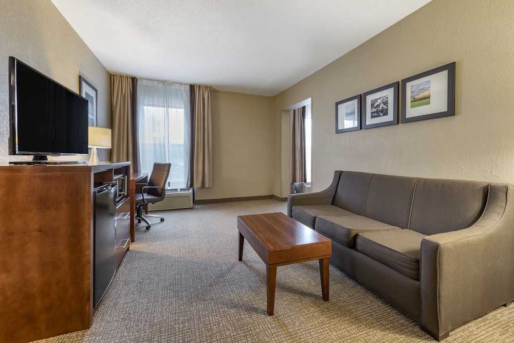 2 Queen Beds, 2 Room Suite photo 1