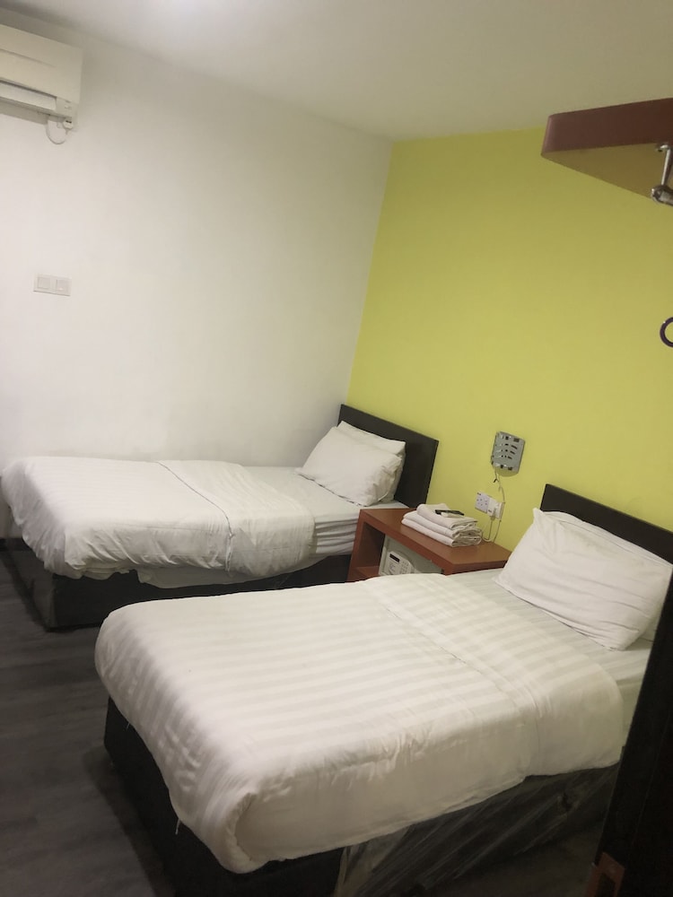 Standard Twin Room - Photo 2