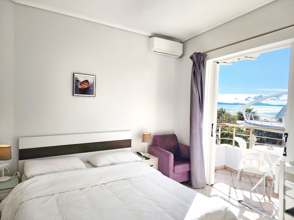 Standard Double or Twin Room, Partial Sea View photo 1