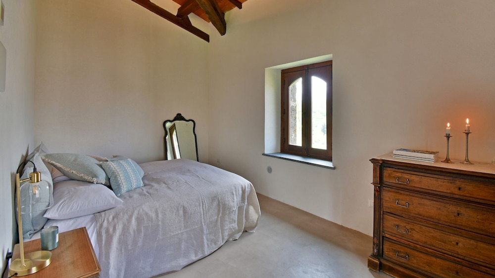 Villa photo 2