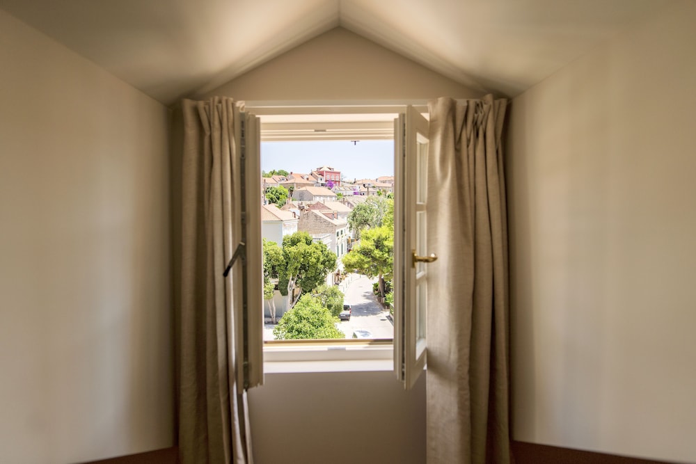 Attic Room - Photo 3