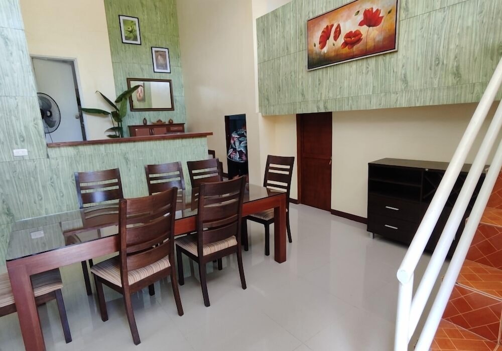 Family Room photo 3