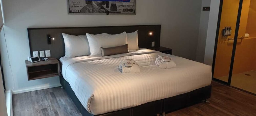 Deluxe Room - Photo 1