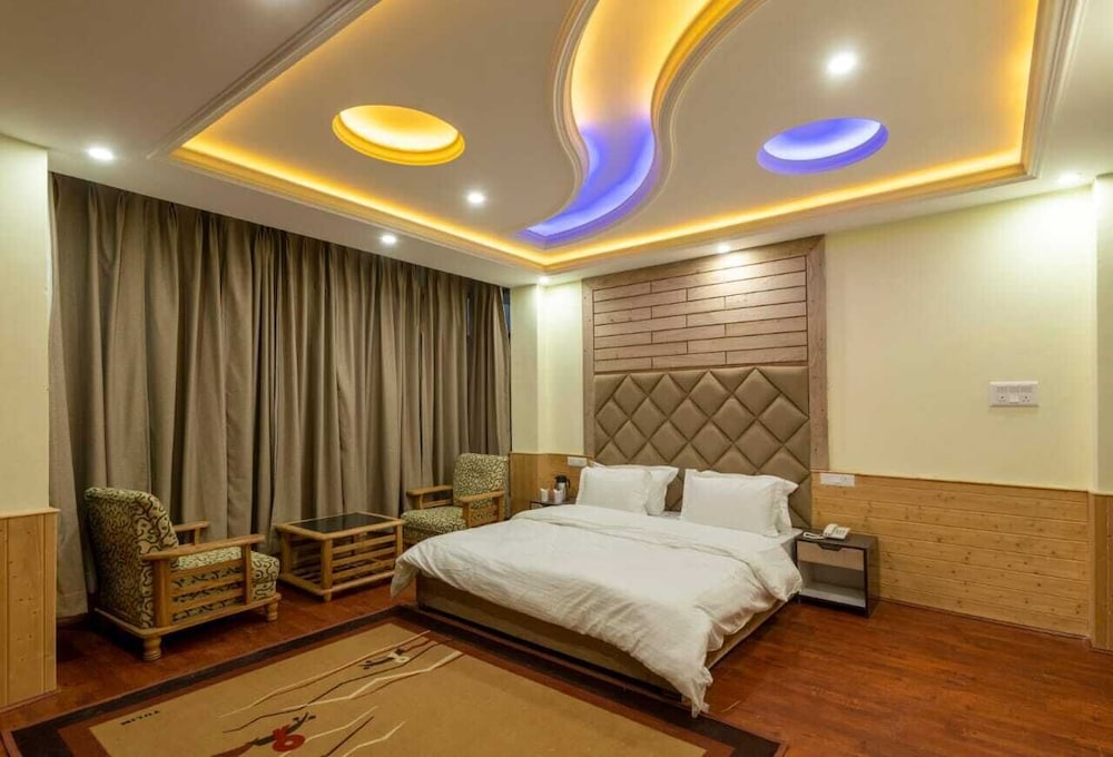 Executive Room - Photo 1