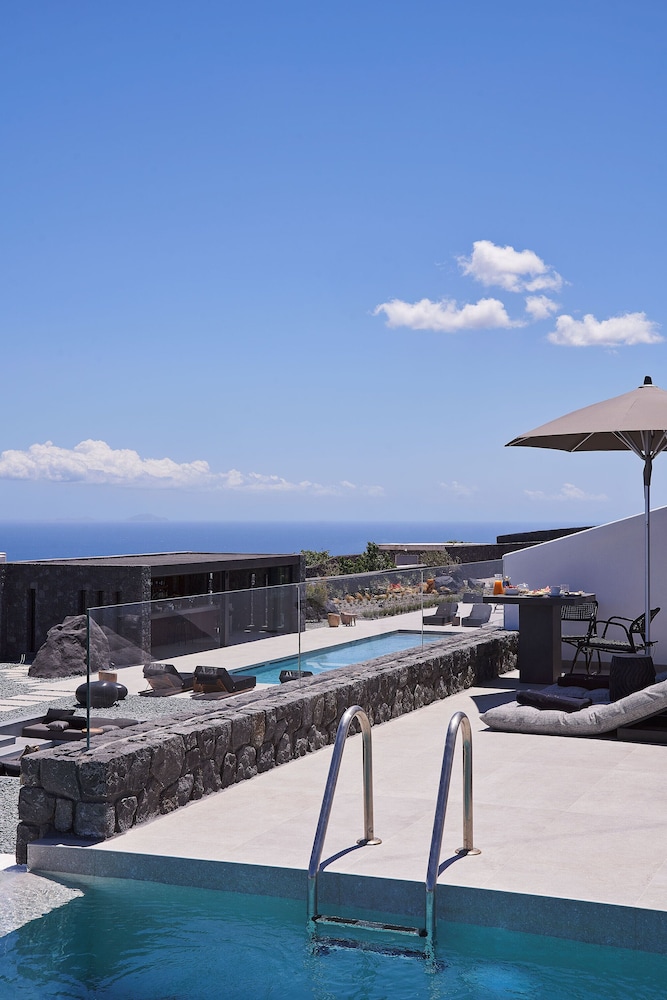Honeymoon Suite with Private Pool, Sea View - Photo 11