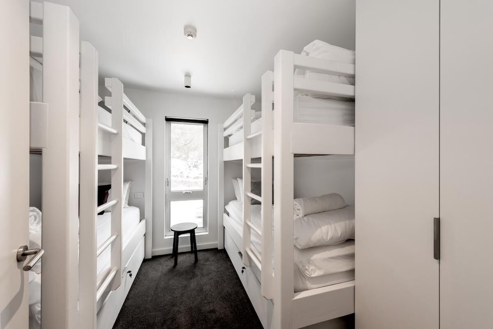 4 Bedroom 2 Bathroom 10 Share (3 King and 2 Bunk) photo 3