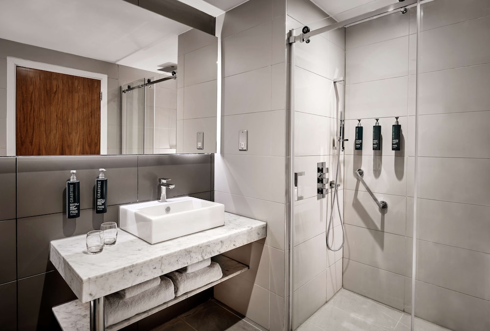 Suite, 1 Bedroom - Photo 8