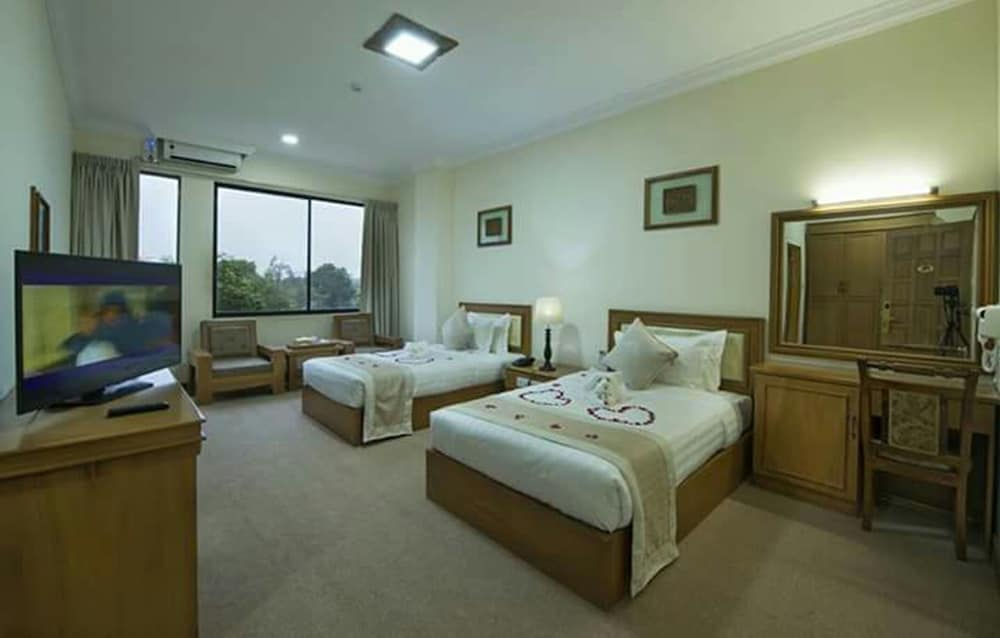 Superior Twin Room, City View photo 1