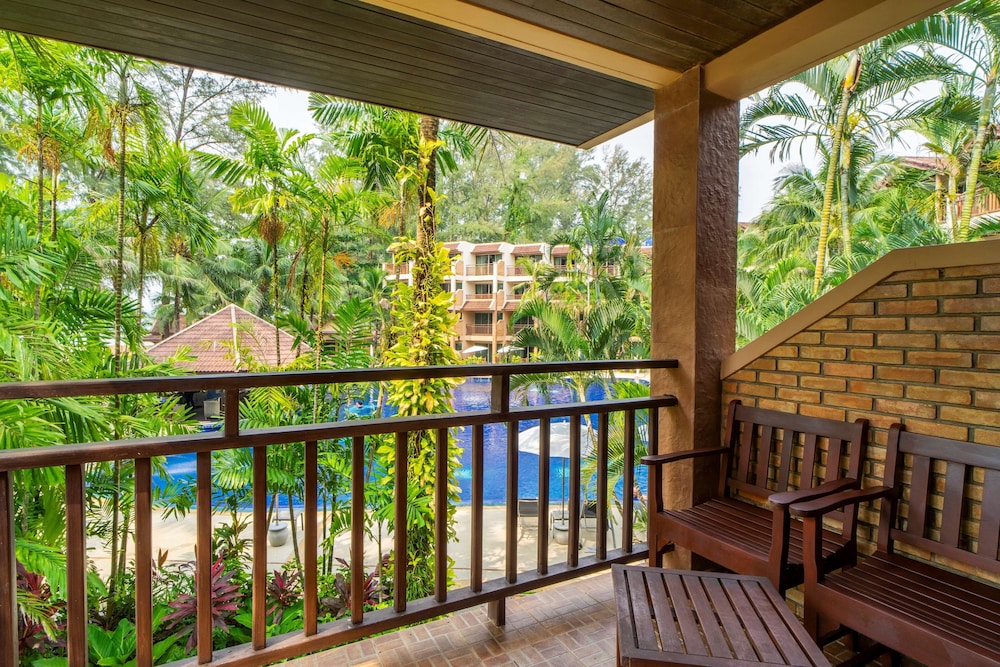 Deluxe Room, 2 Twin Beds, Non Smoking, Pool View - Photo 6