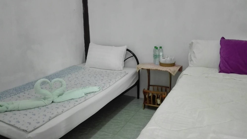 Family Room with Air Condition Private Bathroom photo 3