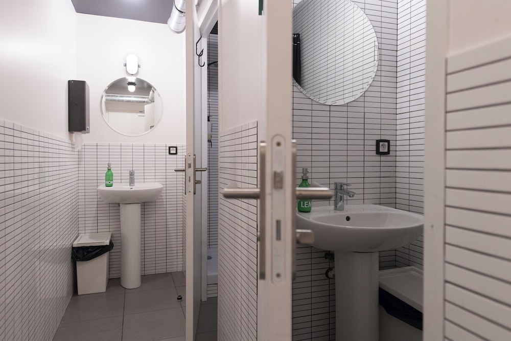 Classic Shared Dormitory, Women only photo 3