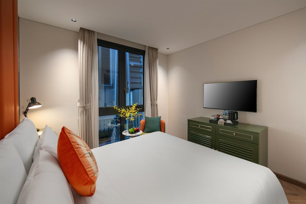 Superior room with bathtub