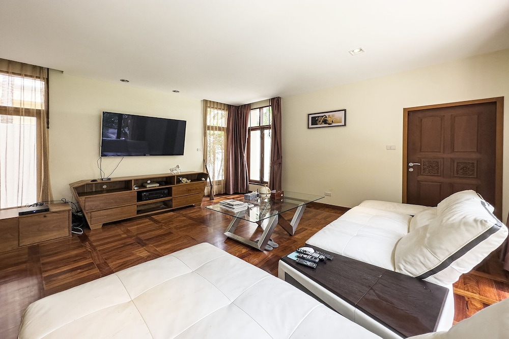 Executive Villa photo 2