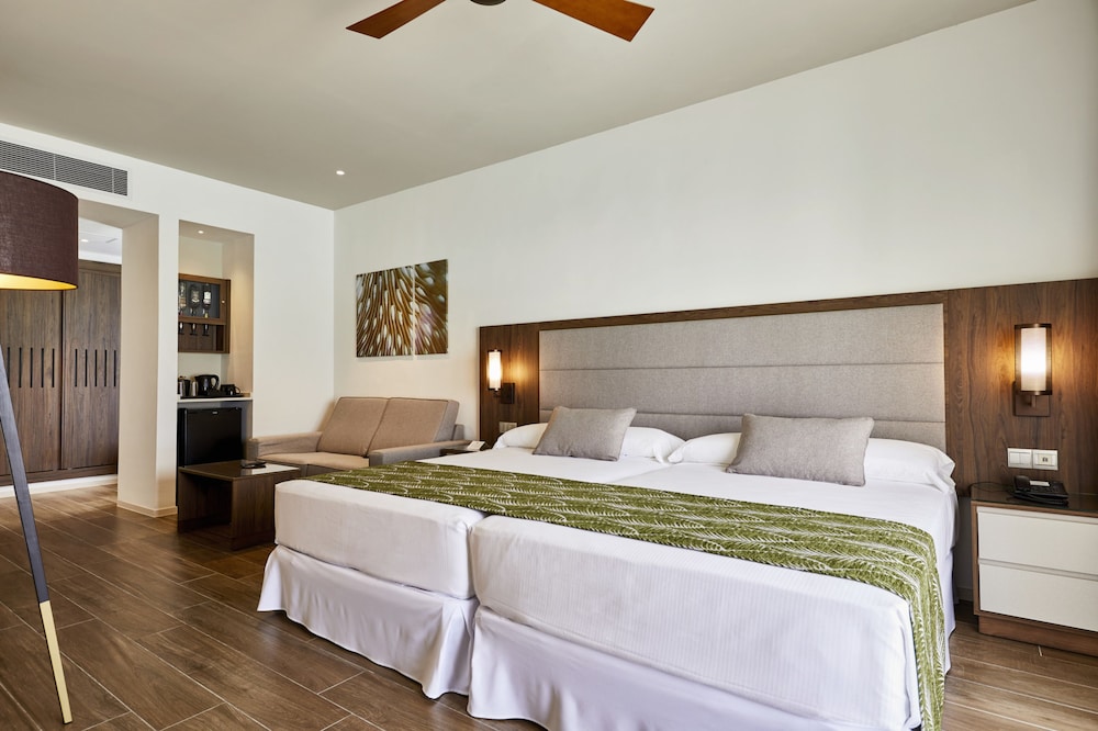 Junior Suite (Free Domestic flight, stays 1/5-31/10)