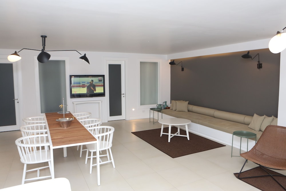 Signature Condo