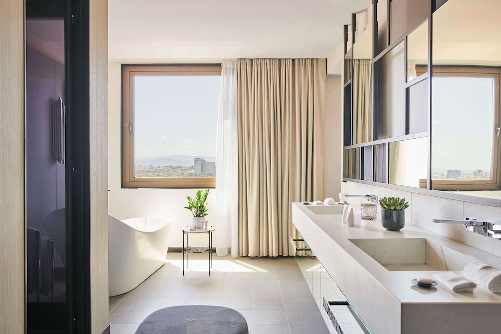 Grand Suite, 1 Bedroom thumbnail 6