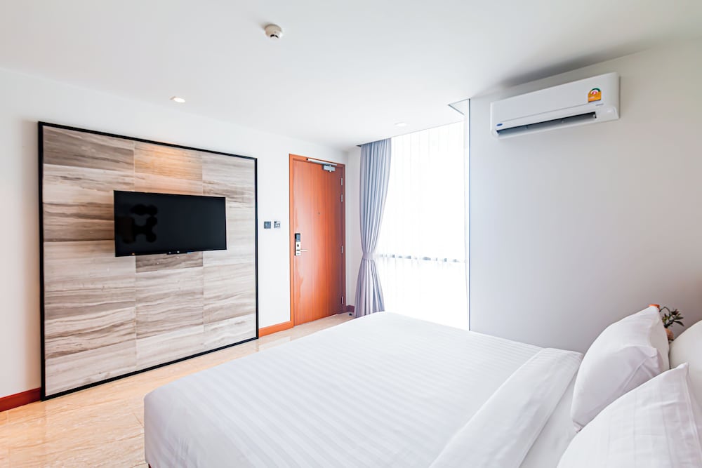 Superior Room King Bed photo 2