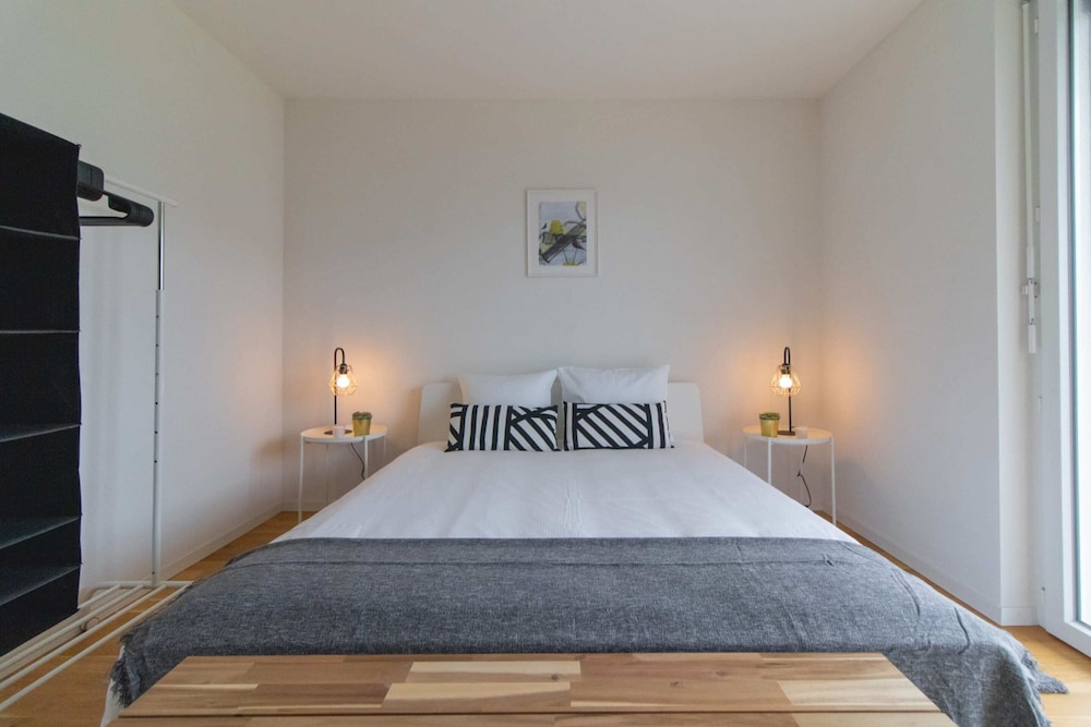 Basic Apartment, 2 Queen Beds photo 3