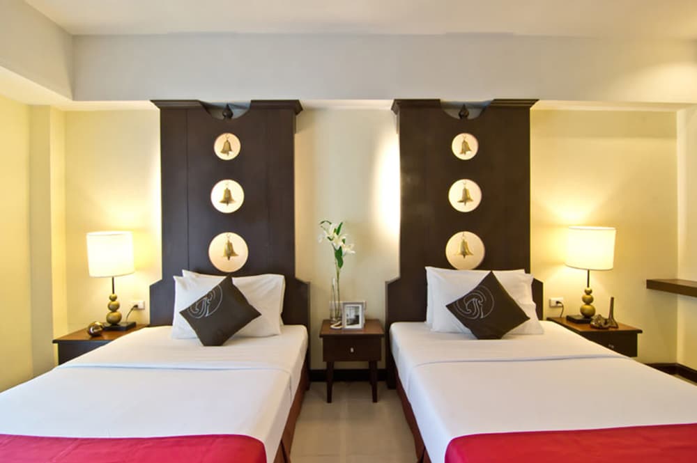 Deluxe Room, City View - Photo 10