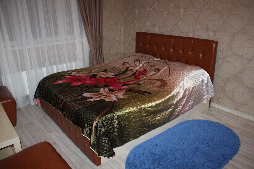 Deluxe Room (2)