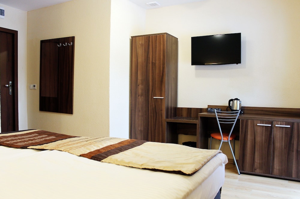 Standard Twin Room photo 2