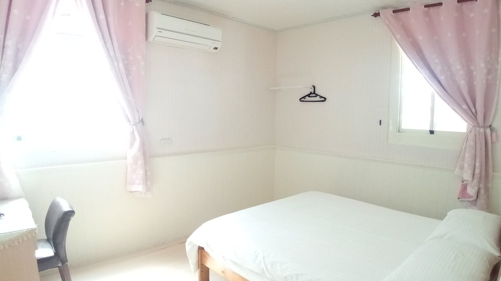 Family Cottage, 3 Bedrooms, Ocean View, Oceanfront photo 3