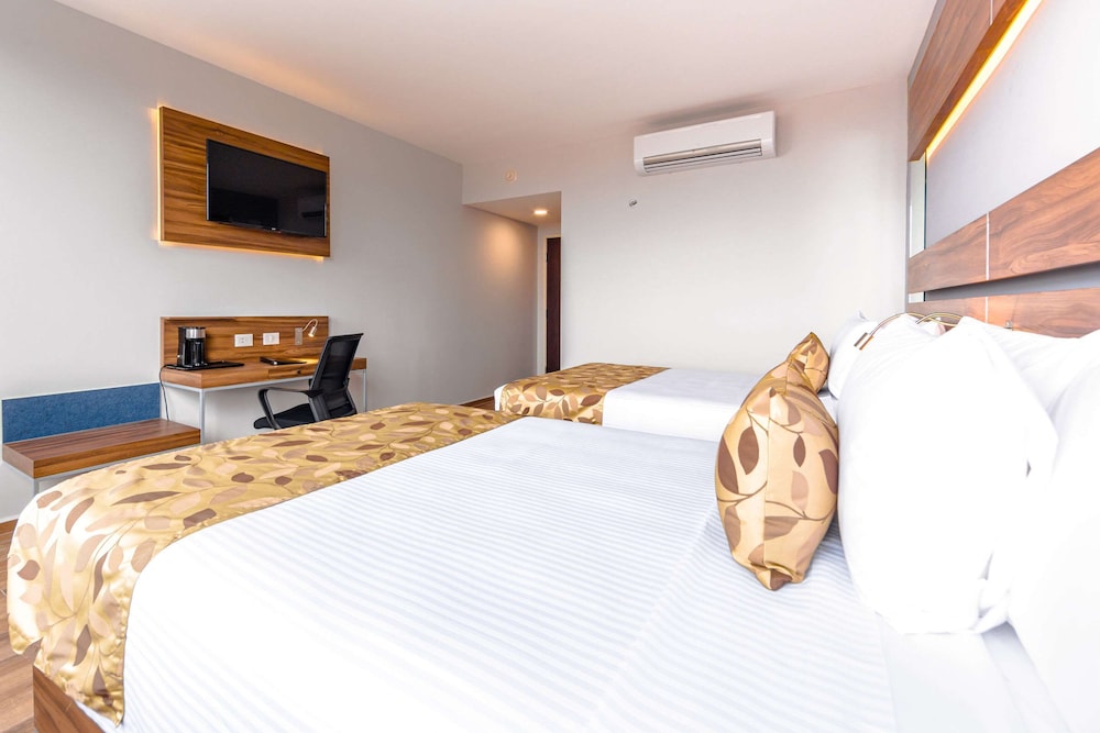 Standard Room, 2 Double Beds, Non Smoking - Photo 1