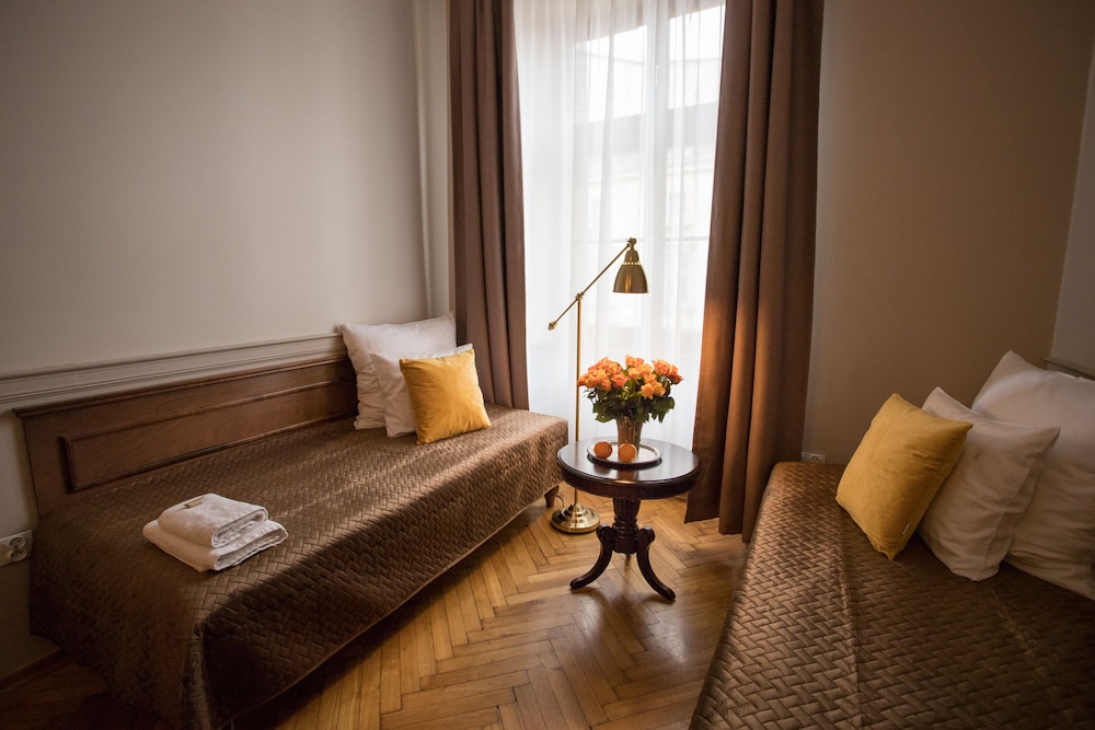 Classic Suite, 1 Bedroom, Kitchenette, City View photo 3