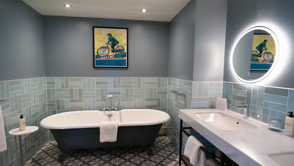 Suite, 1 Bedroom - Photo 3