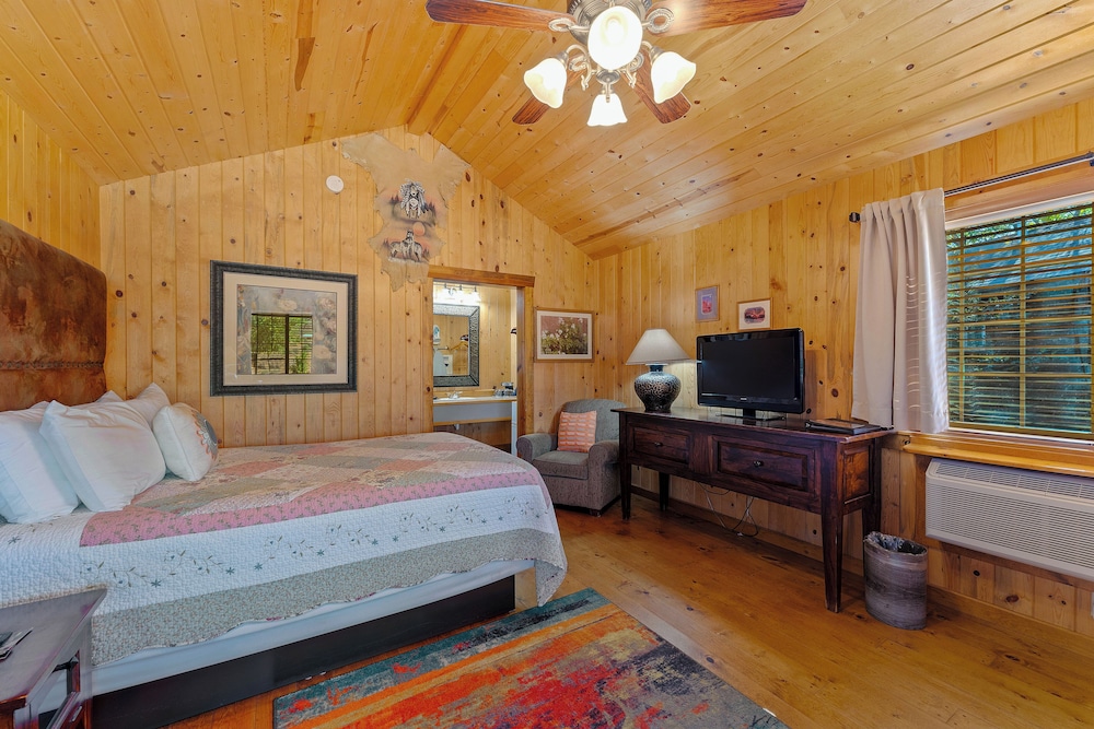 Executive Cabin, 1 Queen Bed photo 2