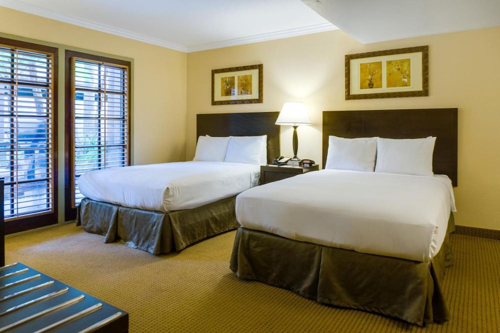 Room, 2 Double Beds (With Sofabed) photo 3