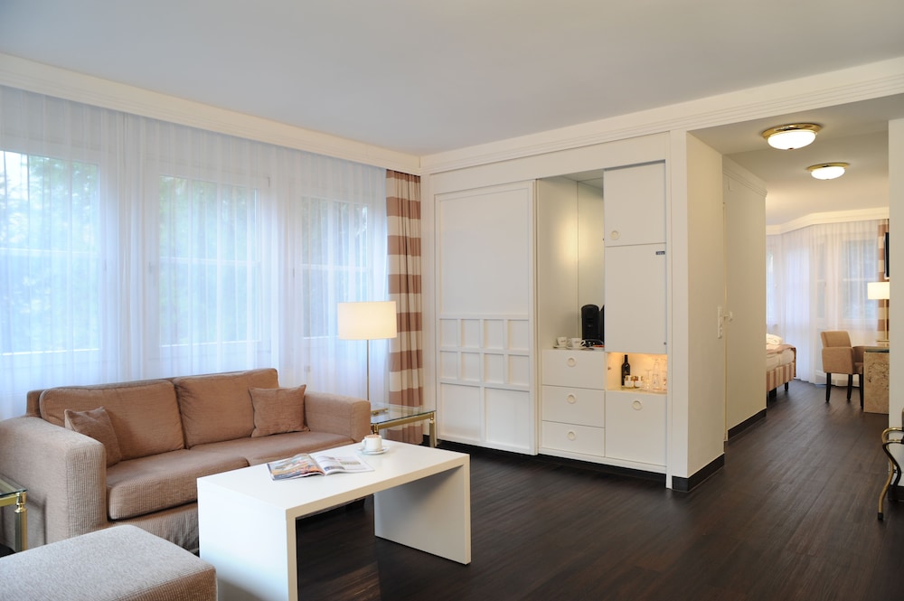 Junior Suite, 1 King Bed - Photo 4