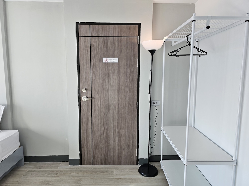 Standard Room, Multiple Beds, Private Bathroom, City View photo 2