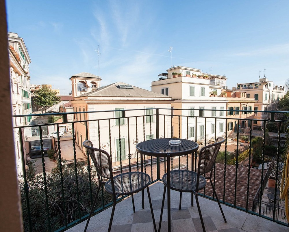 Classic Room, Balcony photo 1
