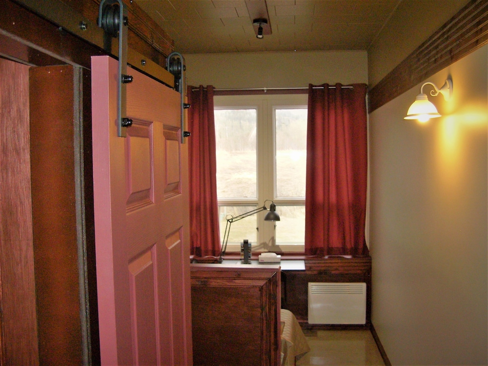 Economy Single Room, 1 Double Bed, Private Bathroom, Mountain View photo 1
