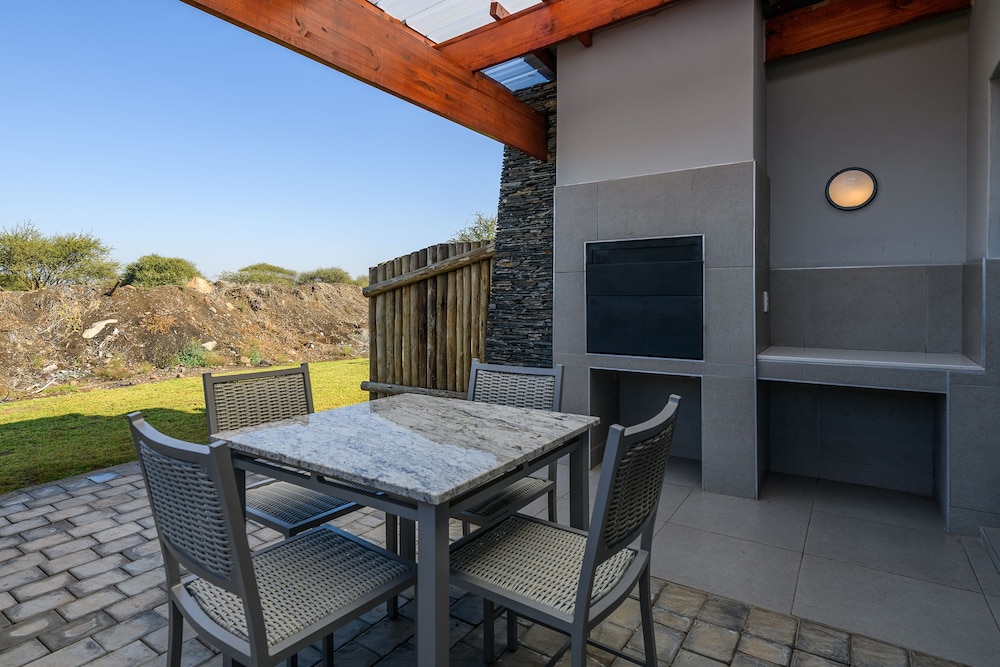 Family Suite with Patio photo 2