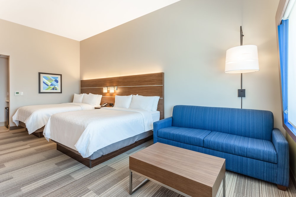 Suite, Multiple Beds - Photo 4