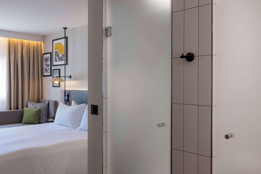 Room, 1 King Bed, Accessible - Photo 1