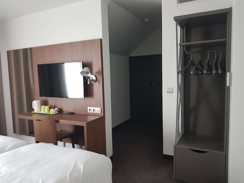 Standard Room, 2 Twin Beds - Photo 4